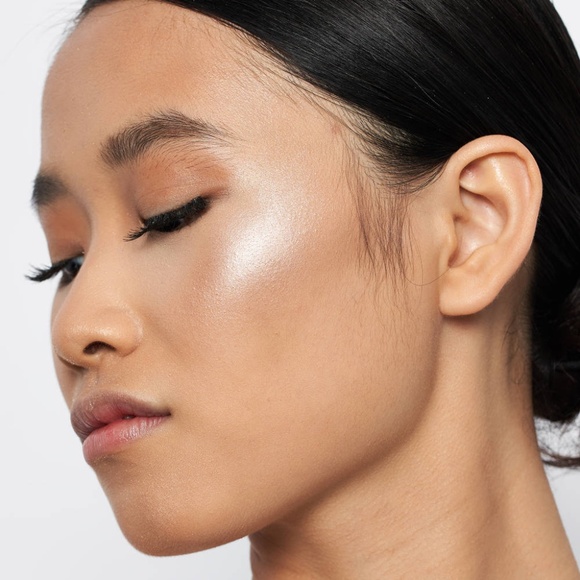 Ofra x Nikkie Tutorials "Everglow" highlighter - Picture 6 of 6